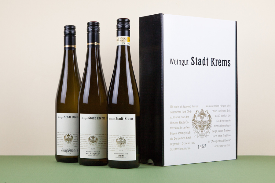Vom klassischen Grünen Veltliner Kremstal DAC über den Riedenveltliner Weinzierlberg bis hin zum Erste-ÖTW-Lage-Riesling von der Ried Grillenparz – die Weine zeigen jene Klarheit und Authentizität, für die das Weingut Stadt Krems weit über die Region hinaus geschätzt wird. Präzise vinifiziert und stets der Typizität verpflichtet, spiegeln sie das Kremstal in seiner schönsten Form wider.